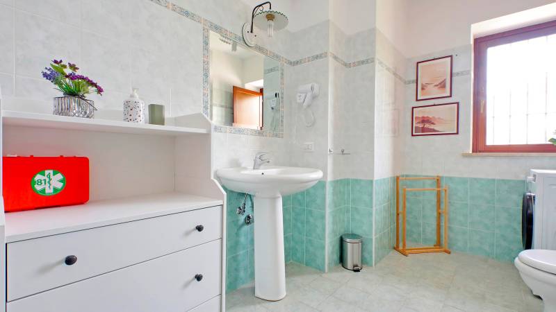 In-Centro-e-Spiaggia-Anguillara-Home-Garden-Le-Rondini-17-bagno